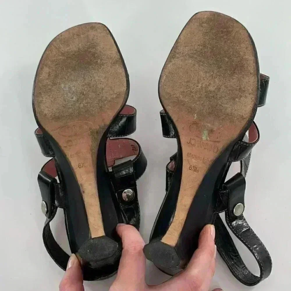 Joan and David heels size 6.5 black leather vintage 80s 90s tortoise embrossed